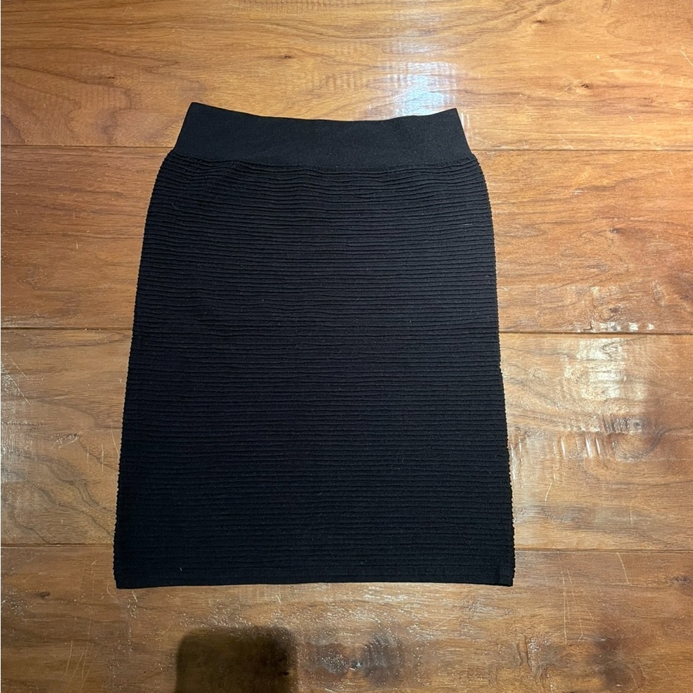 Elegant Black Ribbed Skirt